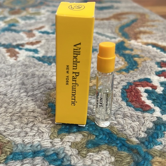 Vilhelm Mango Skin Sample - Picture 2 of 2